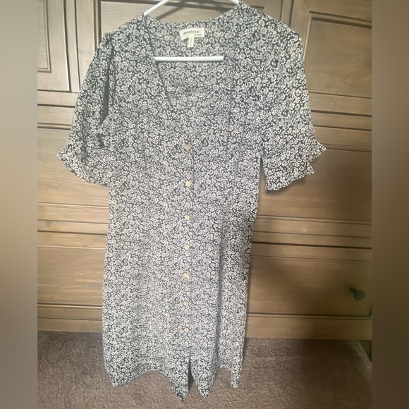 LOTS*  All for $40-Women's assorted Dresses and 1 Jumpsuit - Picture 5 of 6
